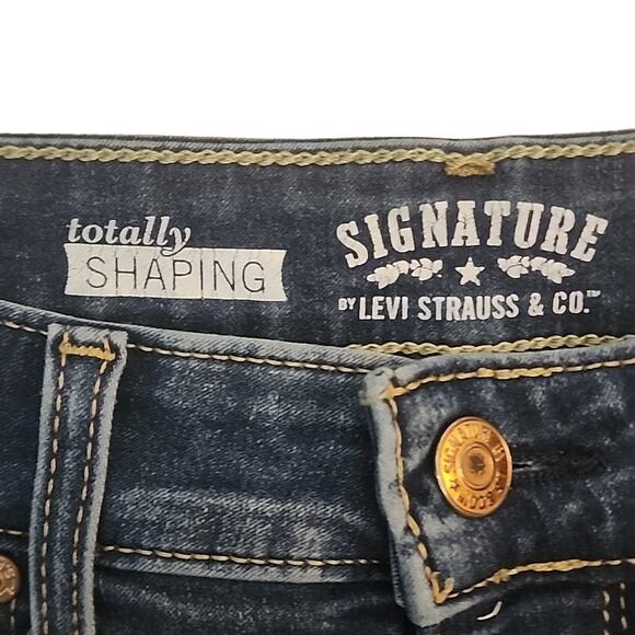 Levis Signature Totally Shaping Jeans Dark Wash - Picture 5 of 8